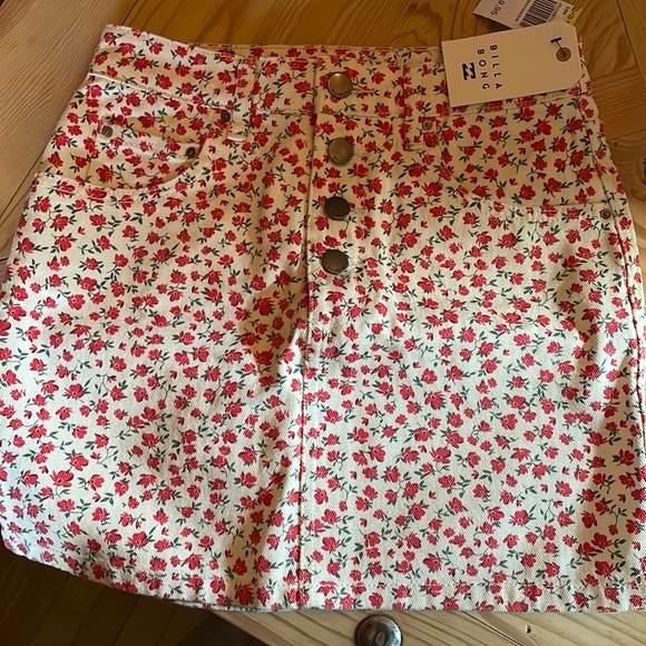 Billabong Dresses & Skirts - BILLABONG miniskirt SIZE 24